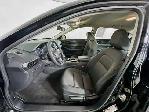 Used 2024 Nissan Altima 2.5 S FWD image 13