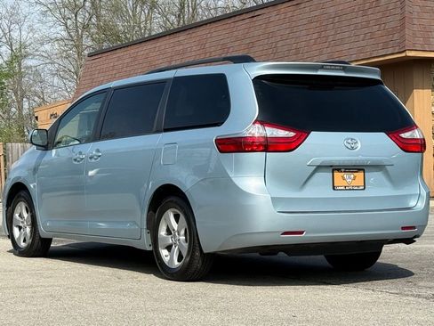 Used 2017 Toyota Sienna LE FWD image 3