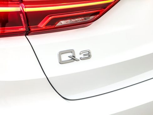 Used 2025 Audi Q3 2.0T Premium w/ Convenience Package image 9