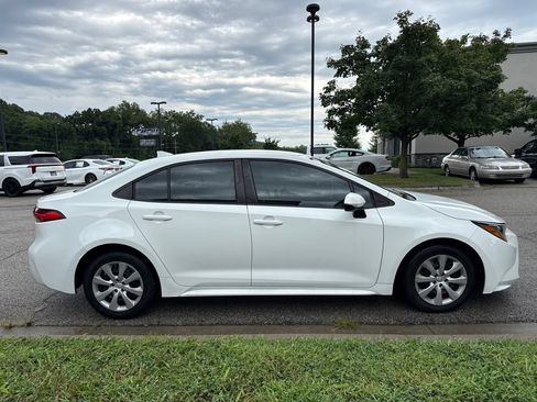 Used 2021 Toyota Corolla LE FWD image 4