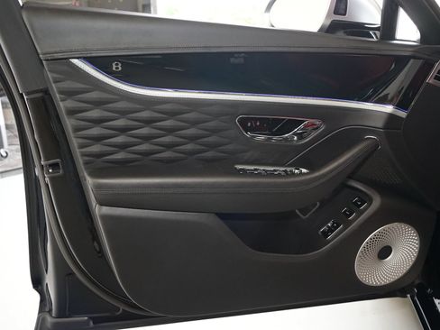 Used 2022 Bentley Flying Spur Plug-In Hybrid AWD/4WD image 27