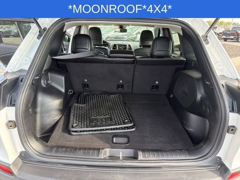 Used 2022 Jeep Cherokee Latitude w/ Sun & Sound Group AWD/4WD image 22