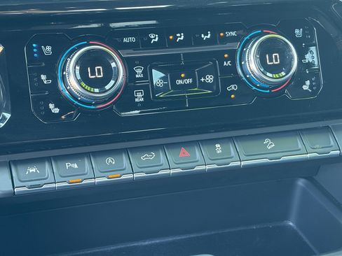 Used 2024 GMC Sierra 1500 AT4 w/ Technology Package image 26