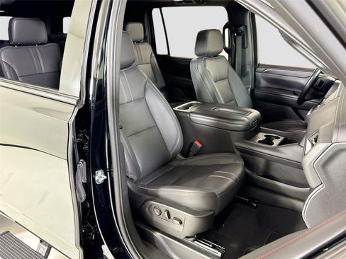 Used 2023 Chevrolet Suburban RST image 31