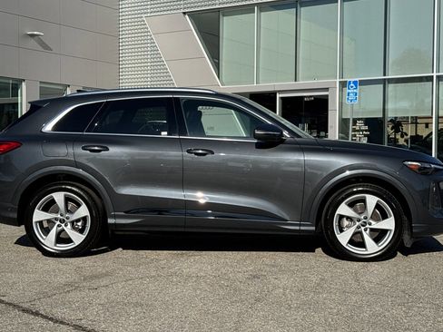 New 2025 Audi Q5 Prestige image 3