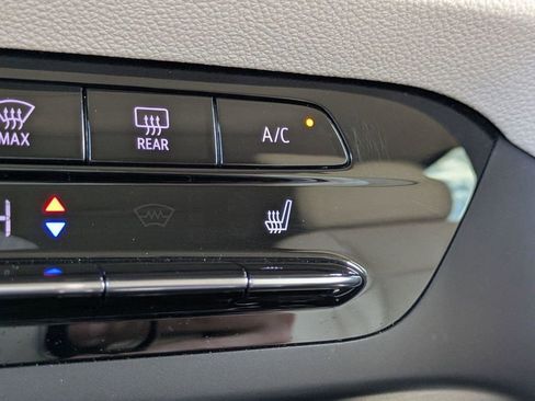 Used 2021 Buick Envision Essence FWD image 24