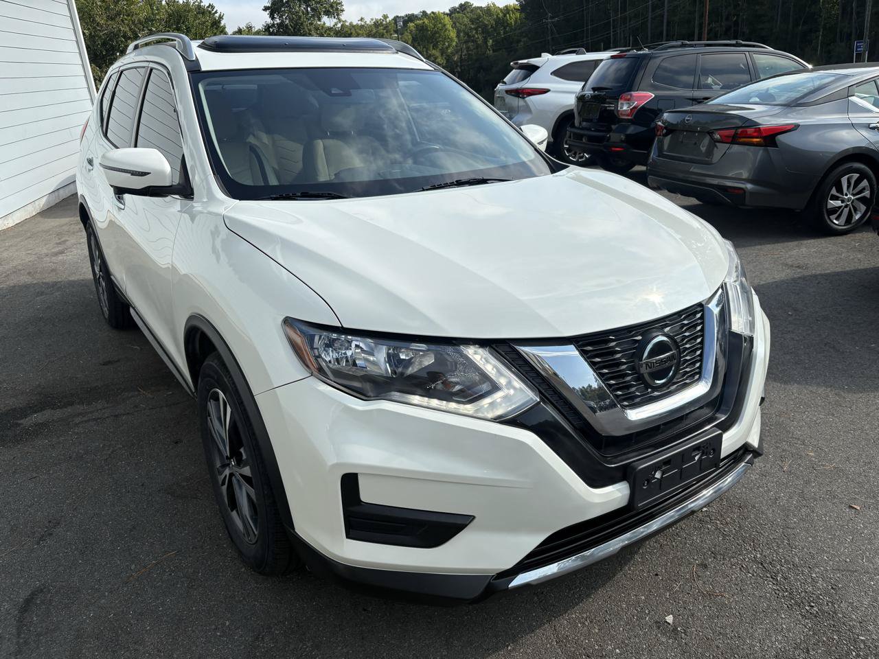 Used 2019 Nissan Rogue SV w/ Sun & Sound Touring Package FWD image 7