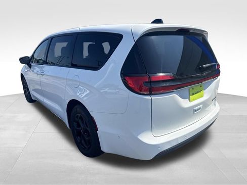 Used 2024 Chrysler Pacifica Limited FWD image 15