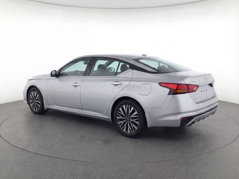 Used 2024 Nissan Altima 2.5 SV FWD image 6