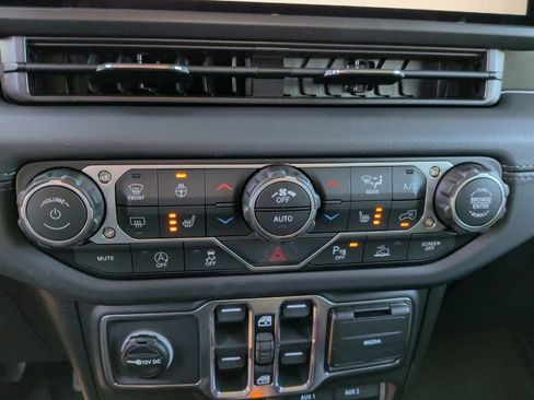 New 2026 Jeep Gladiator Mojave image 33