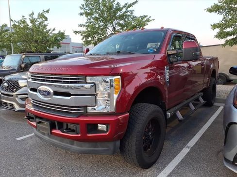 Used 2017 Ford F250 Lariat w/ Lariat Ultimate Package AWD/4WD image 4