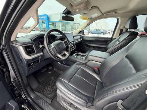 Used 2024 Ford Expedition XLT image 16