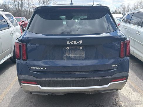 Used 2024 Kia Sorento S w/ Panoramic Sunroof Package image 8