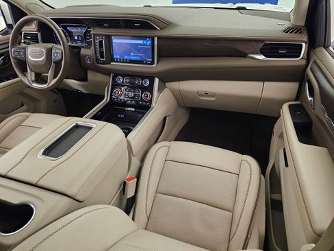 Used 2021 GMC Yukon Denali w/ Denali Premium Package AWD/4WD image 8