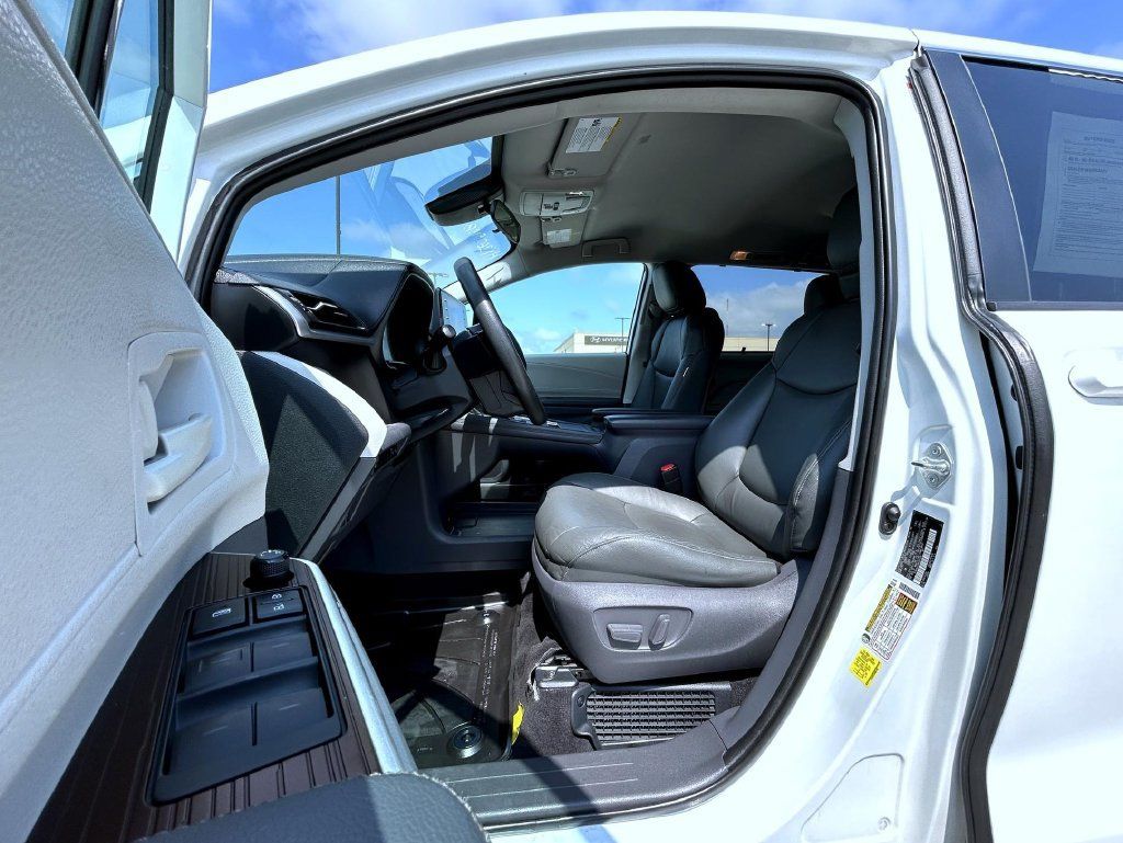 Used 2021 Toyota Sienna LE FWD image 11