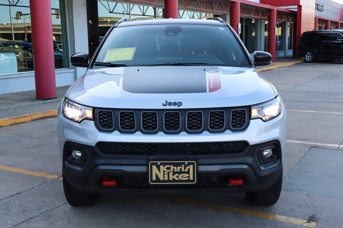 Used 2024 Jeep Compass Trailhawk AWD/4WD image 3