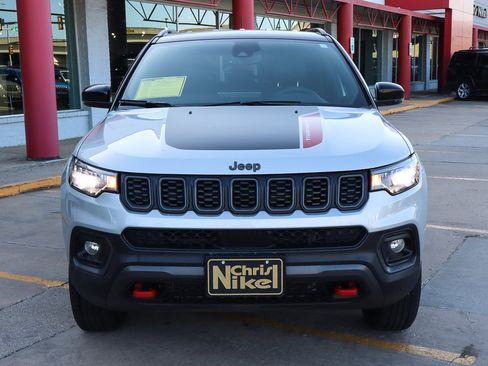 Used 2024 Jeep Compass Trailhawk image 3