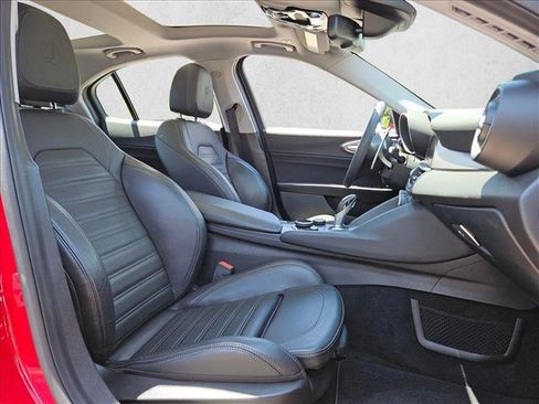 Used 2018 Alfa Romeo Giulia Ti Sport w/ Quick Order Package 22U Sport RWD image 22
