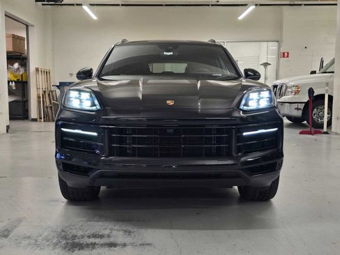 Used 2024 Porsche Cayenne image 8