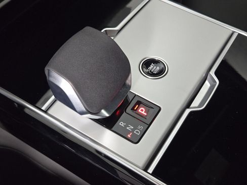 New 2025 Land Rover Range Rover SE image 31