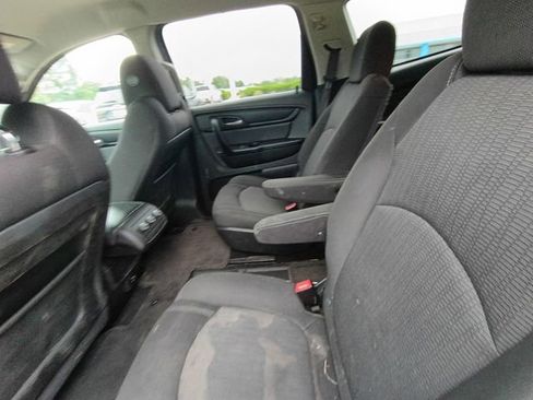 Used 2017 Chevrolet Traverse LT w/ Style and Technology Package FWD image 16
