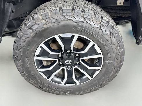 Certified 2023 Toyota Tacoma TRD Sport w/ Advanced Technology Package AWD/4WD image 31