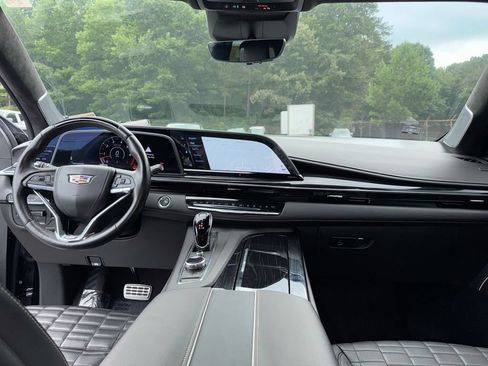 Used 2023 Cadillac Escalade V AWD/4WD image 31