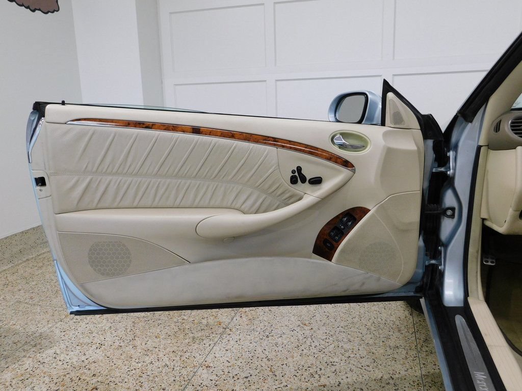 Used 2007 Mercedes-Benz CLK 350 Cabriolet image 30