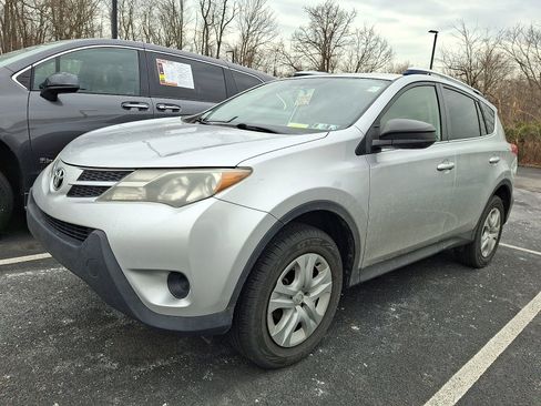 Used 2013 Toyota RAV4 LE image 2