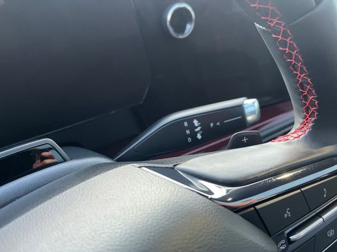 Used 2025 Chevrolet Traverse RS image 26