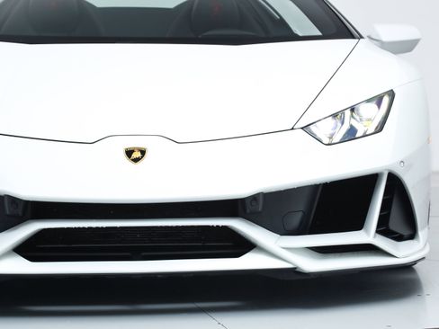 Used 2024 Lamborghini Huracan EVO image 13