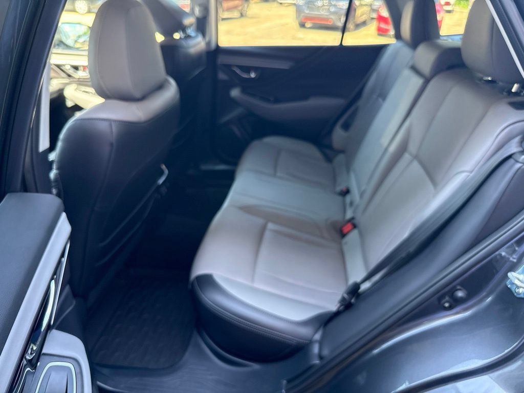 Used 2025 Subaru Outback Limited AWD/4WD image 23