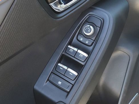 Certified 2025 Subaru Crosstrek 2.5i Limited w/ Crosstrek Mirror Package image 18