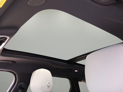 New 2026 Land Rover Range Rover Velar S image 27