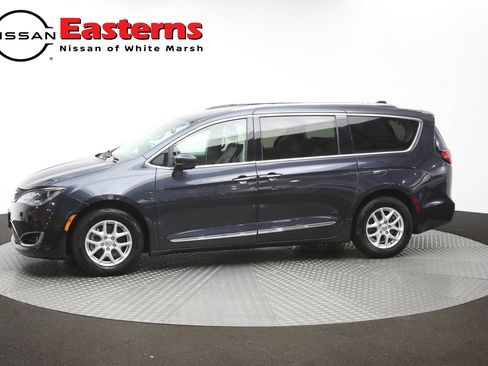 Used 2020 Chrysler Pacifica Touring-L FWD image 60