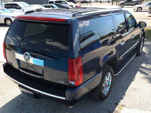 Used 2007 Cadillac Escalade ESV AWD w/ Information Package image 7