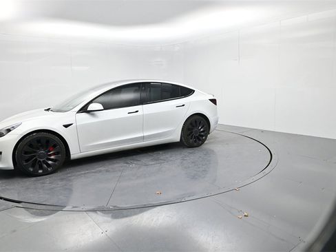 Used 2023 Tesla Model 3 Performance image 4