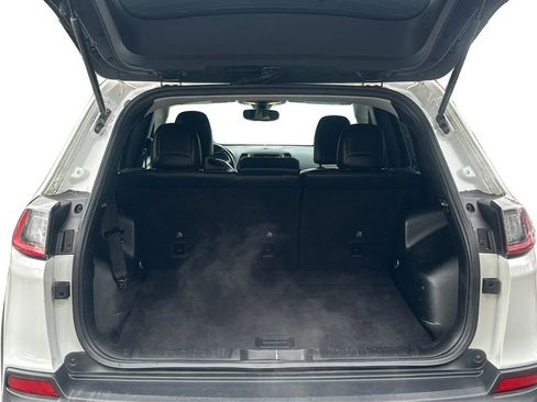 Used 2019 Jeep Cherokee Trailhawk w/ Cold Weather Group image 11