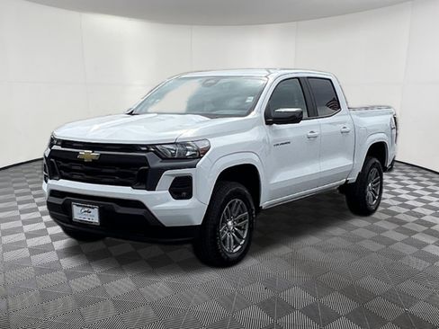 Used 2023 Chevrolet Colorado LT w/ LT Convenience Package AWD/4WD image 3