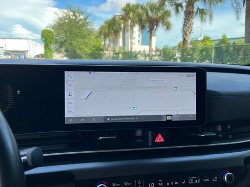 Used 2026 Kia Carnival FWD image 19