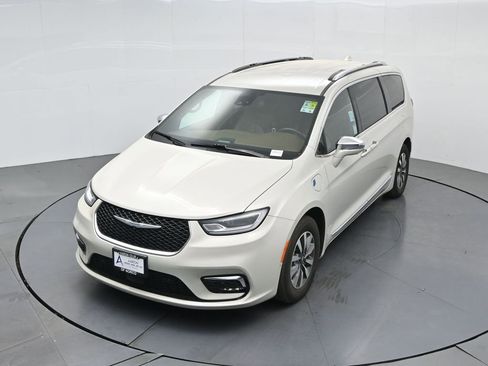 Used 2021 Chrysler Pacifica Limited w/ Premium & Safety Sphere Group image 51