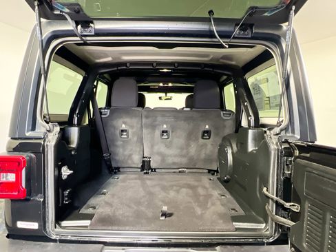 Used 2023 Jeep Wrangler Unlimited Rubicon w/ LED Lighting Group AWD/4WD image 34