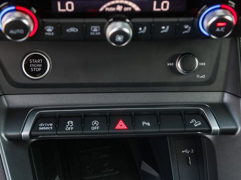 New 2025 Audi Q3 2.0T Premium image 27