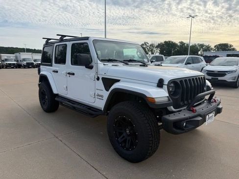 Used 2018 Jeep Wrangler Unlimited Sahara w/ LED Lighting Group AWD/4WD image 1