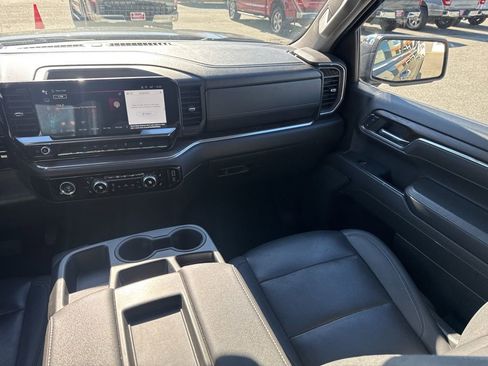 Used 2024 GMC Sierra 1500 SLT image 12