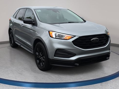 Used 2022 Ford Edge SE w/ Black Appearance Package AWD/4WD image 3