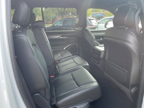 New 2025 Jeep Wagoneer 4WD w/ Convenience Group I image 16