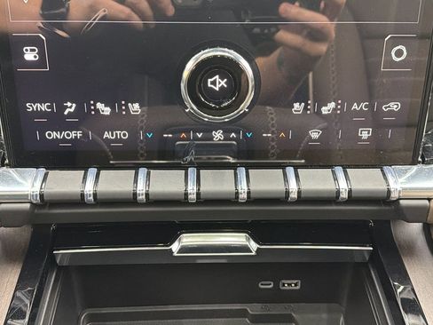 Used 2026 GMC Yukon Denali Ultimate AWD/4WD image 21
