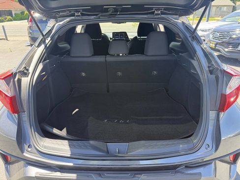 Used 2019 Toyota C-HR LE FWD image 18