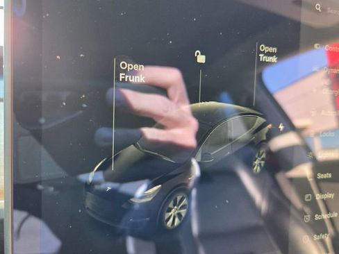 Used 2021 Tesla Model Y Long Range image 25